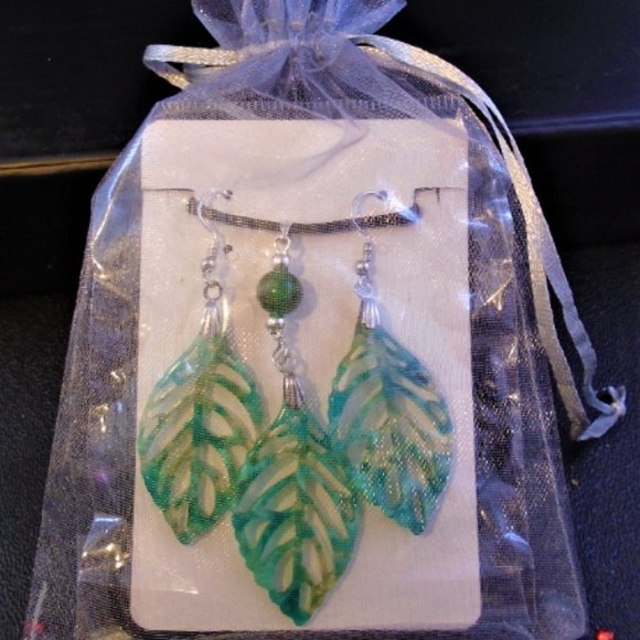 2/$25 Large Green leaf Cut out resin leaves Necklace & earring set New 4 Summer - Picture 4 of 4